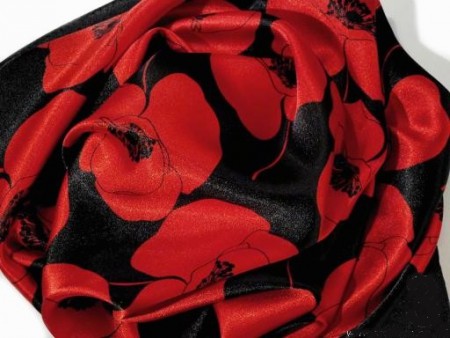 23, Saténová šatka 60X60 cm čierno červená